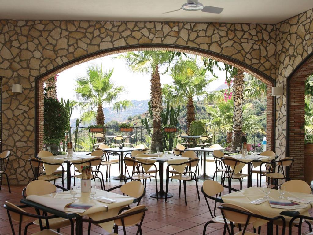 Hotel Le Terrazze Letojanni Exterior foto
