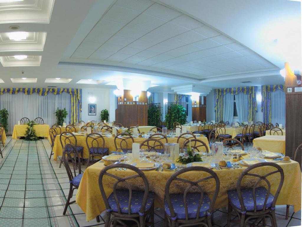 Hotel Le Terrazze Letojanni Exterior foto