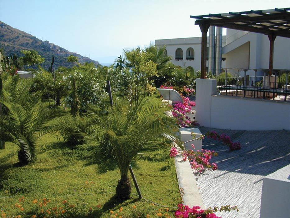 Hotel Le Terrazze Letojanni Exterior foto